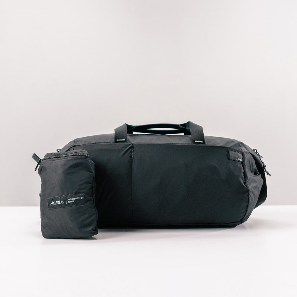 Matador ReFraction Packable Duffle Bag (black) Ultraleichter, faltbarer Weekender (25 Liter) von Matador