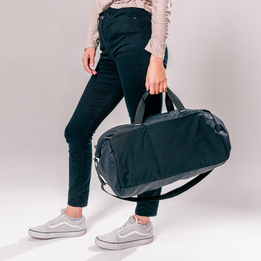 Matador ReFraction Packable Duffle Bag (black) Ultraleichter, faltbarer Weekender (25 Liter) von Matador