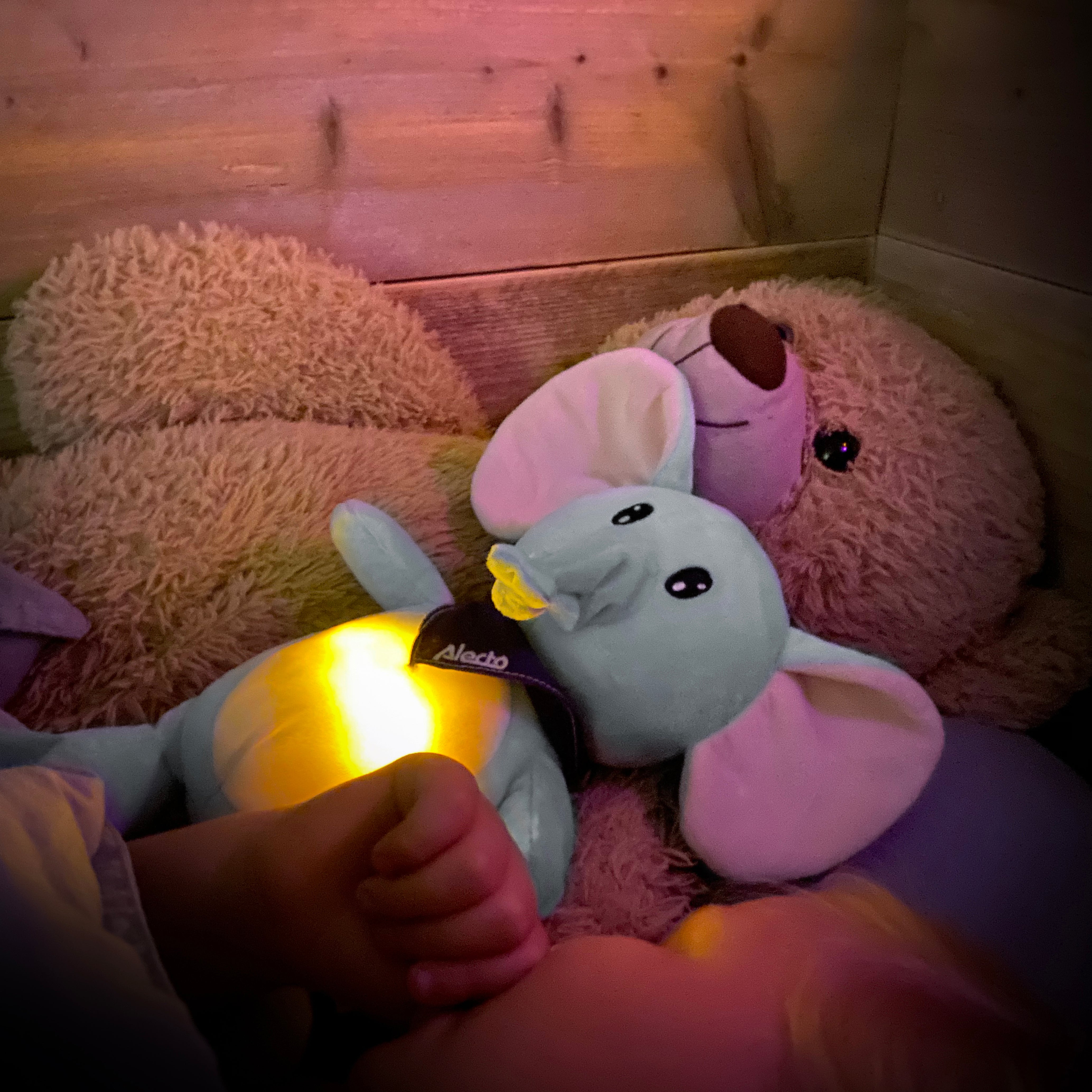 Kuscheliger Elefant mit beruhigenden Geräuschen und Nachtlicht