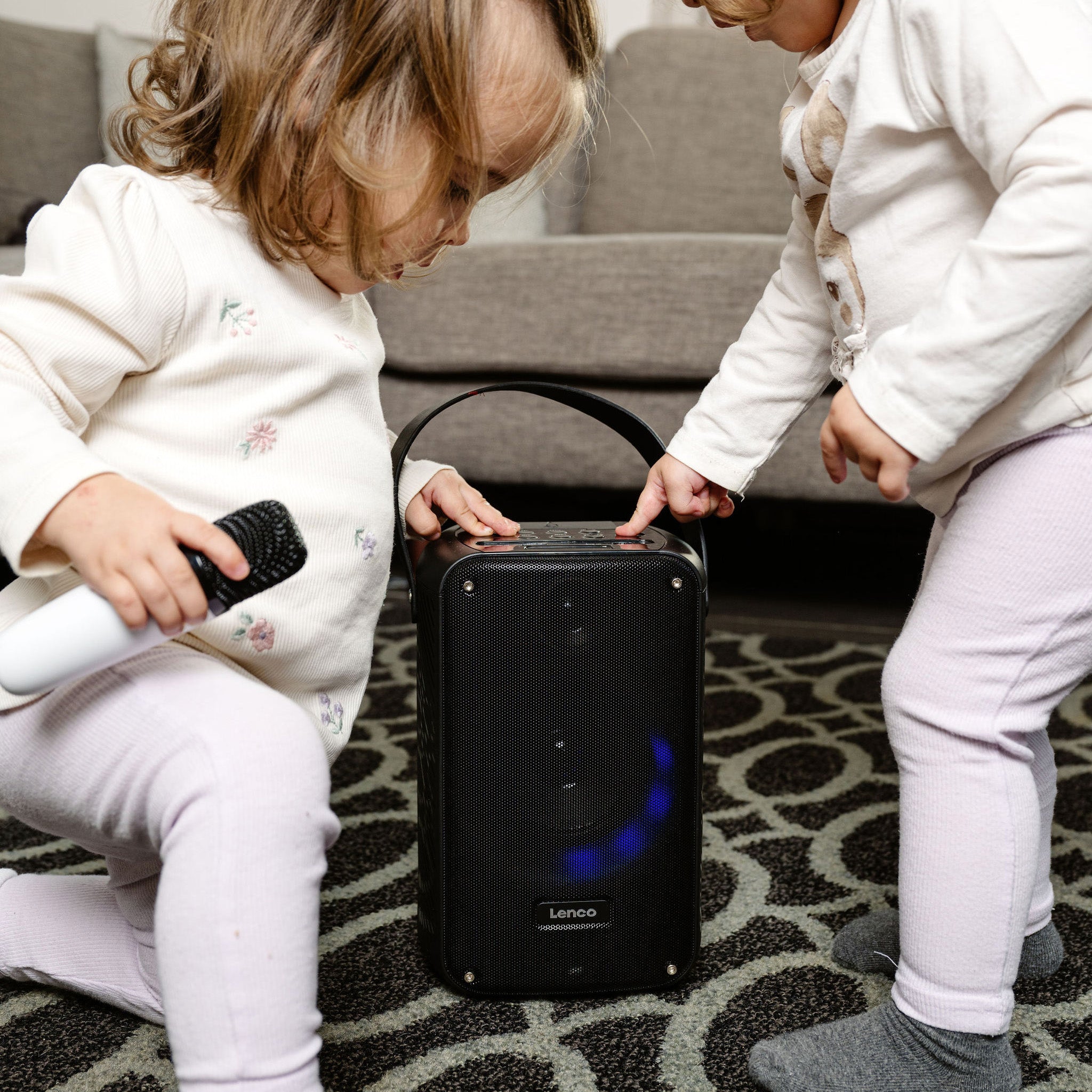 Karaoke-System mit Bluetooth®, wiederaufladbarem Akku, drahtlosem Karaoke-Mikrofon und Disco-LED-Beleuchtung Schwarz