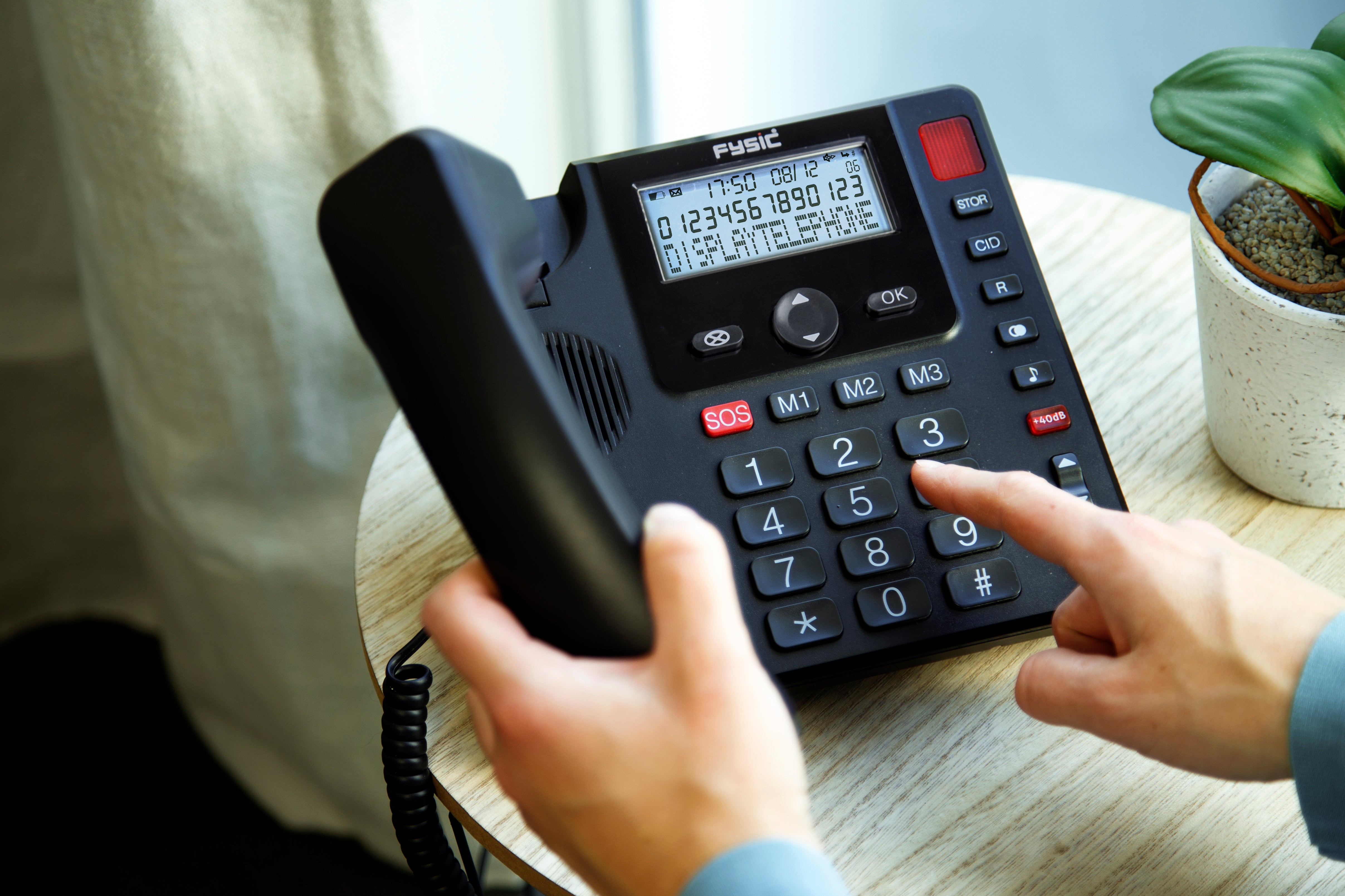 Schnurgebundenes Telefon mit großer Taste und Display für Senioren Schwarz