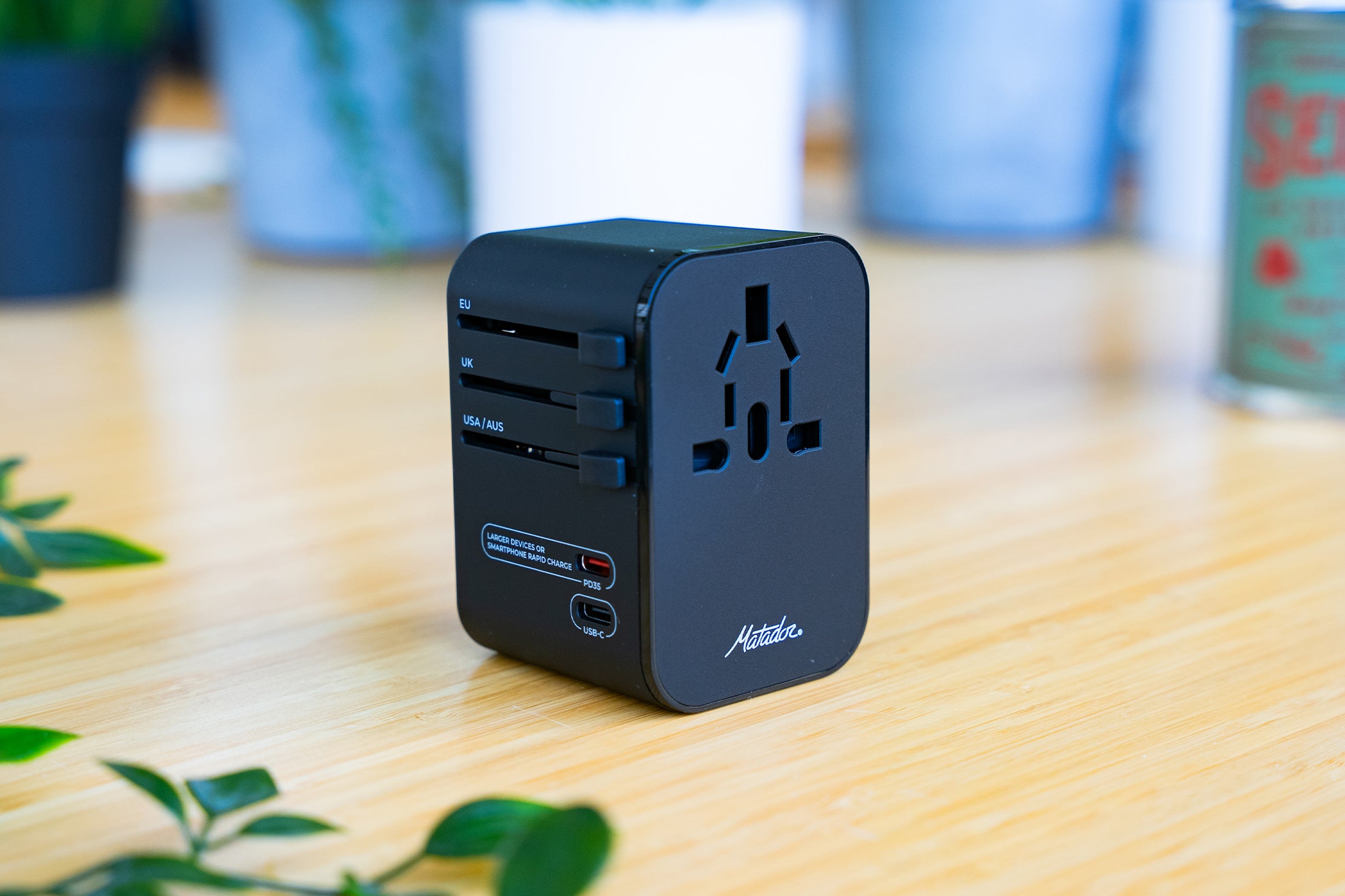 Matador - Reiseadapter für über 170 Länder mit USB-C PD 35W - Global Travel Adapter (black)