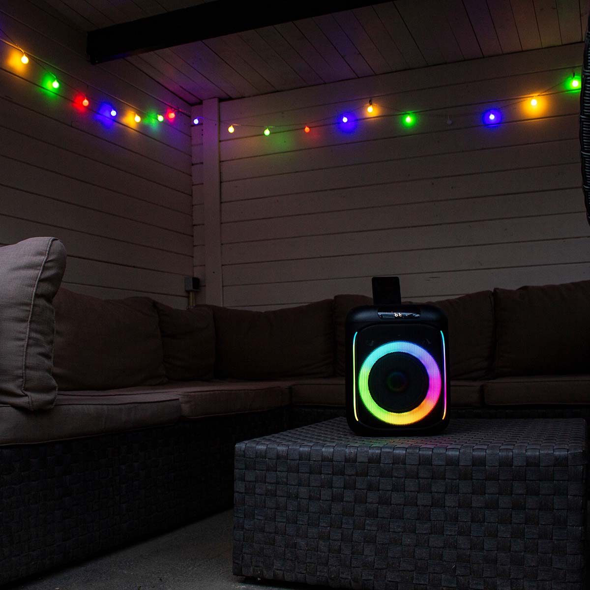 Kompakter IPX4 Bluetooth® Party-Lautsprecher mit drahtlosem Mikrofon
