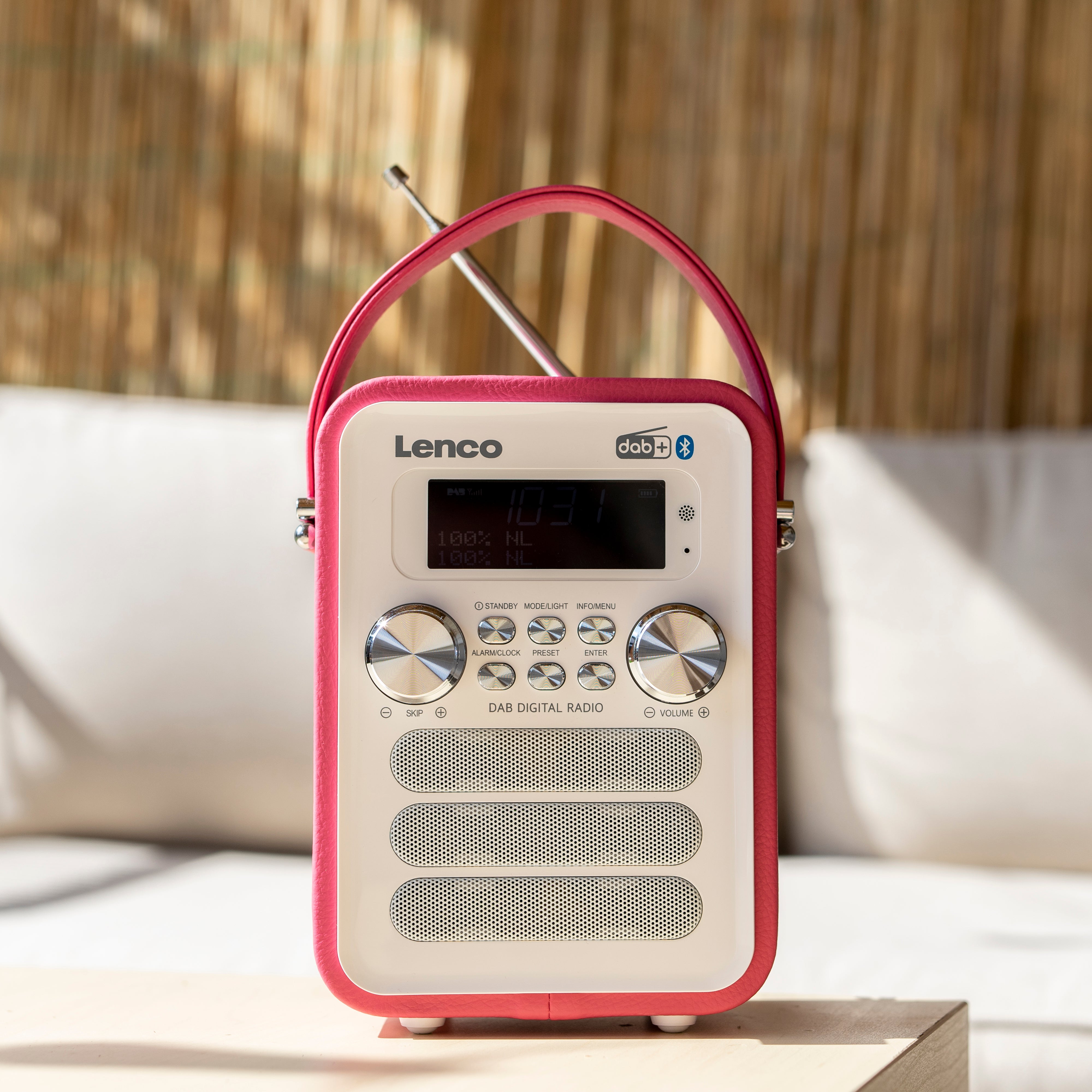 Tragbares DAB+ FM Radio mit Bluetooth® und AUX-Eingang, wiederaufladbare Batterie Weiß