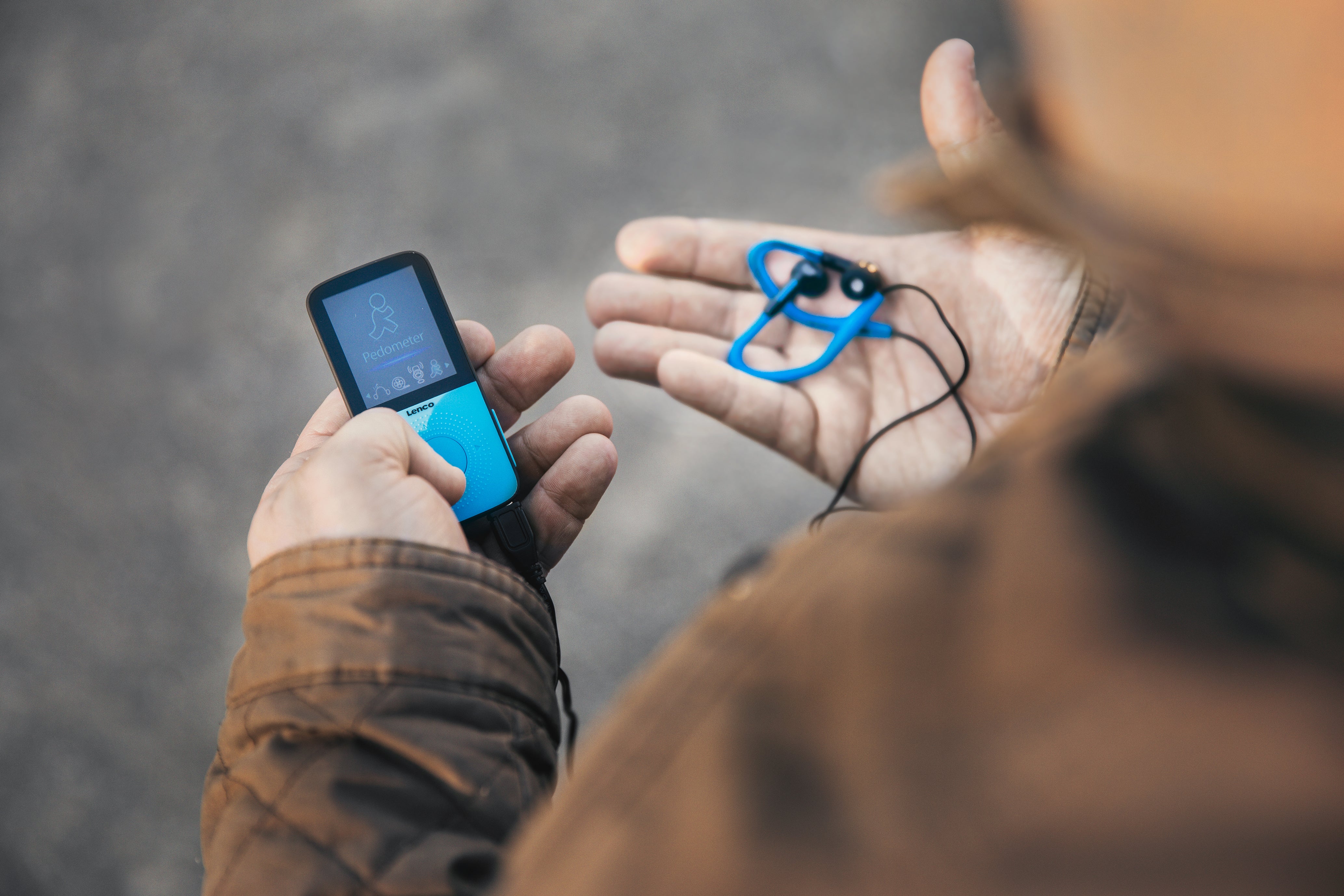 Sport MP3/4 Player mit Schrittzähler Sport-Ohrstöpsel und Sport-Armband Blau