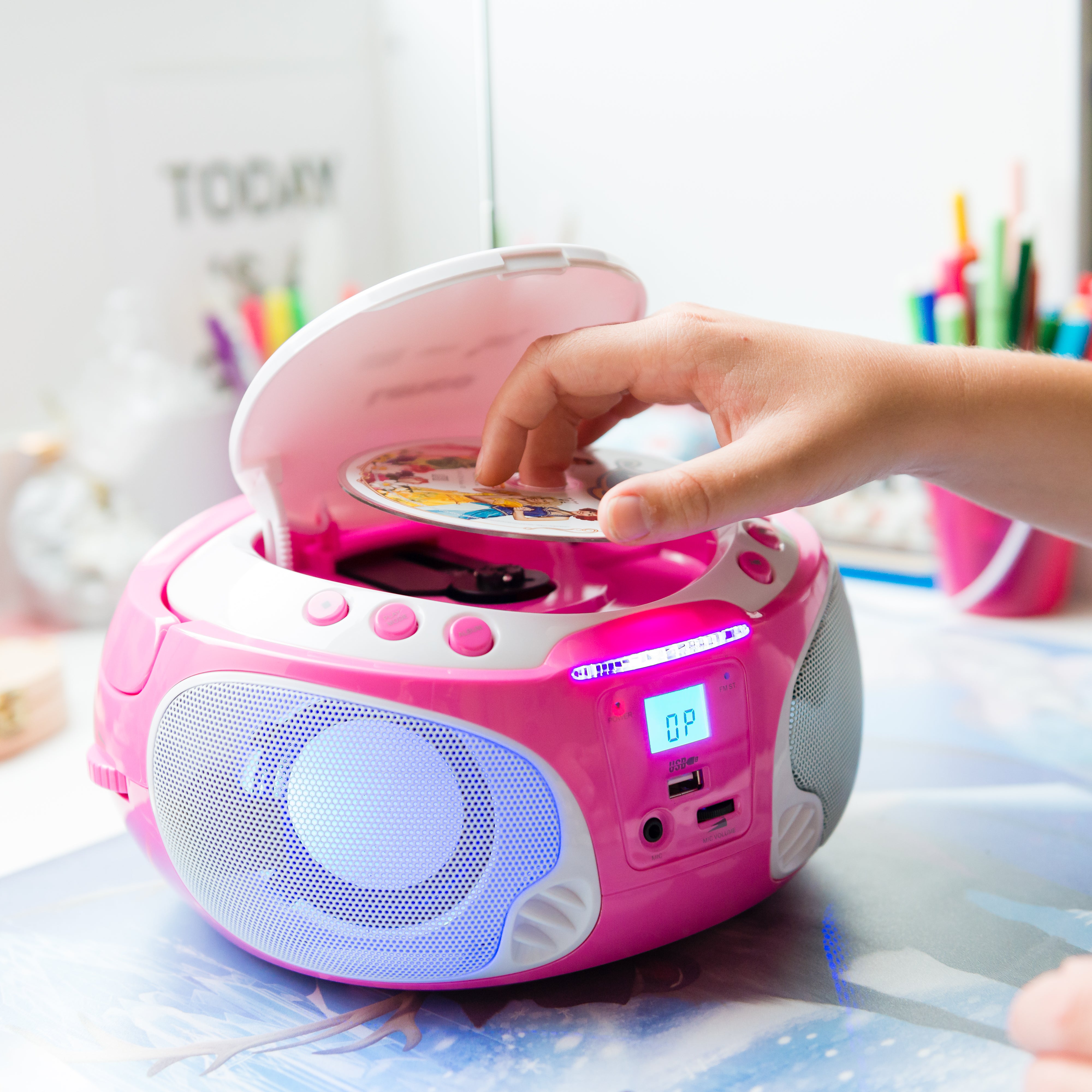 Tragbares FM Radio CD/MP3/USB Mikrofon & Lichteffekte Rosa