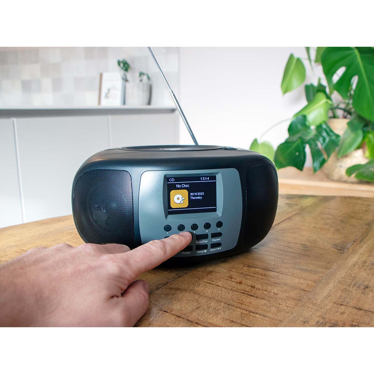Tragbares DAB+/FM-Radio mit Bluetooth® CD-Player und großem LCD-Farbdisplay Schwarz