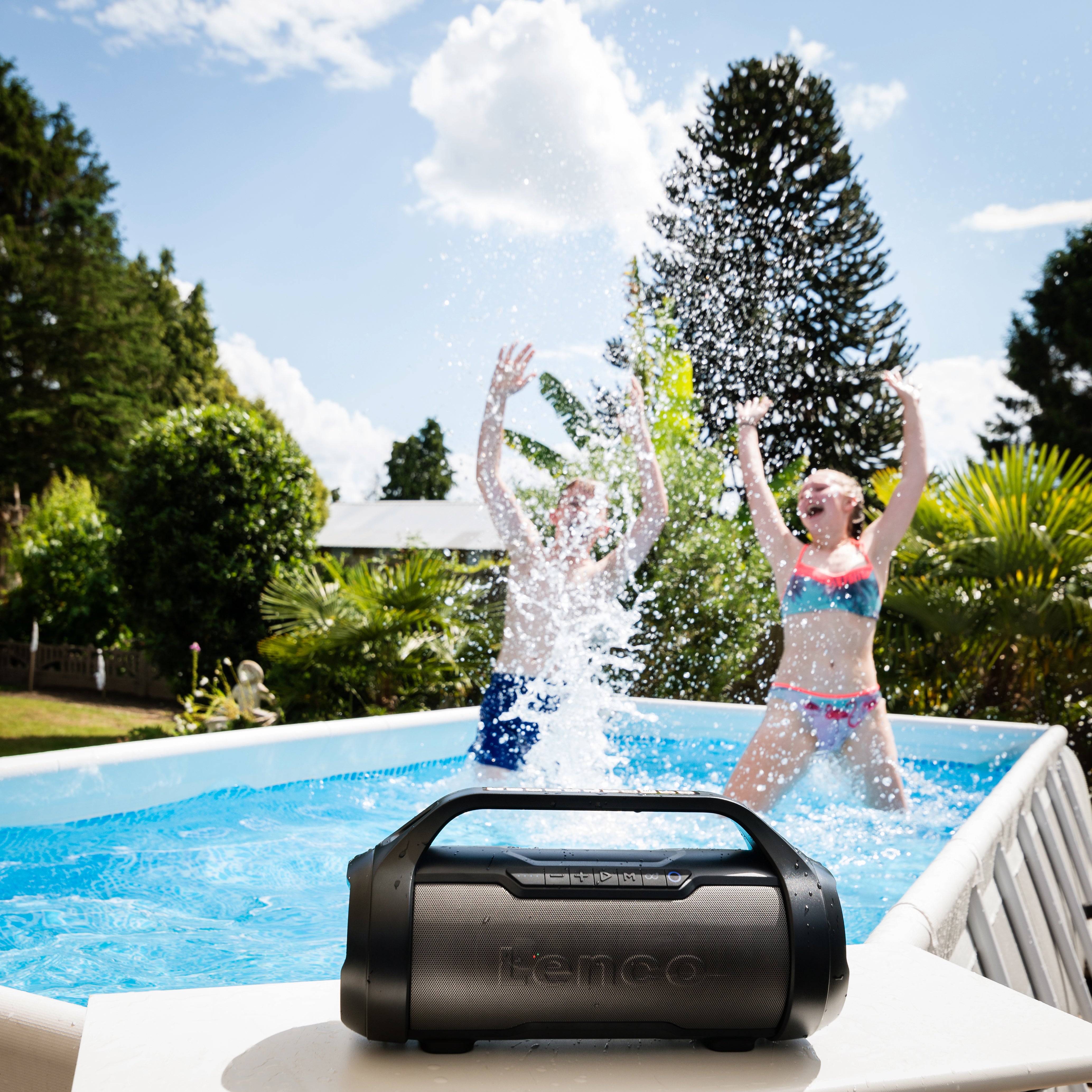 Spritzwassergeschützter Bluetooth®-Lautsprecher mit FM-Radio, USB, SD und Party-Licht Schwarz