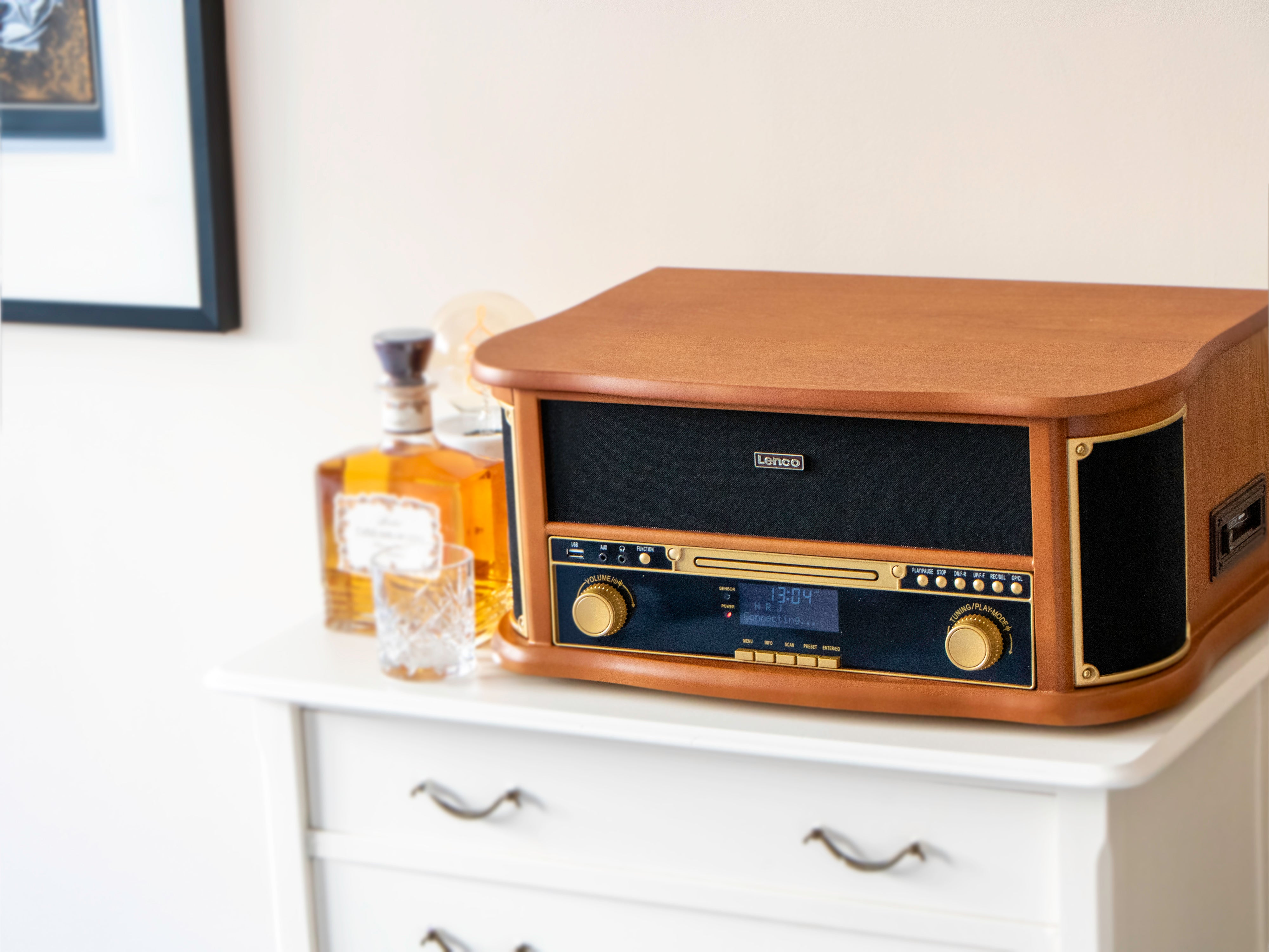 Retro-Plattenspieler aus Holz mit Bluetooth®, DAB+/FM-Radio, USB-Verschlüsselung, CD-Player, Kassettenspieler und eingebauten Lautsprechern