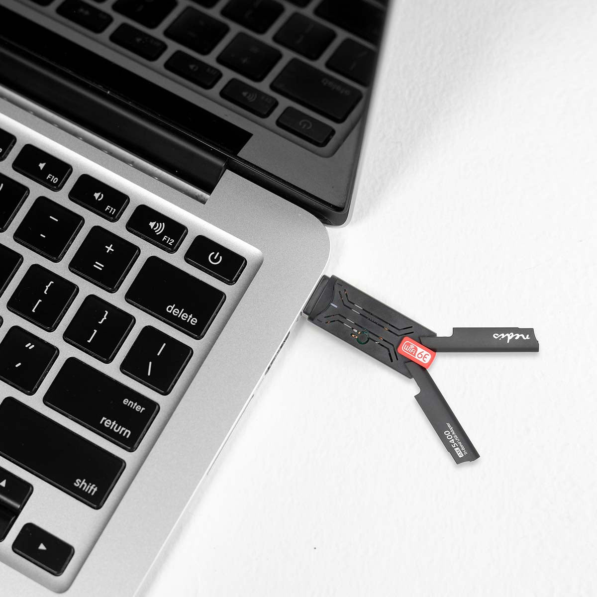 Netzwerk-Dongle | Wi-Fi | AX5400 | 2.4/5/6 GHz (Triple Band) | USB3.0 | Wi-Fi speed total: 5400 Mbps | Windows 10 / Windows 11