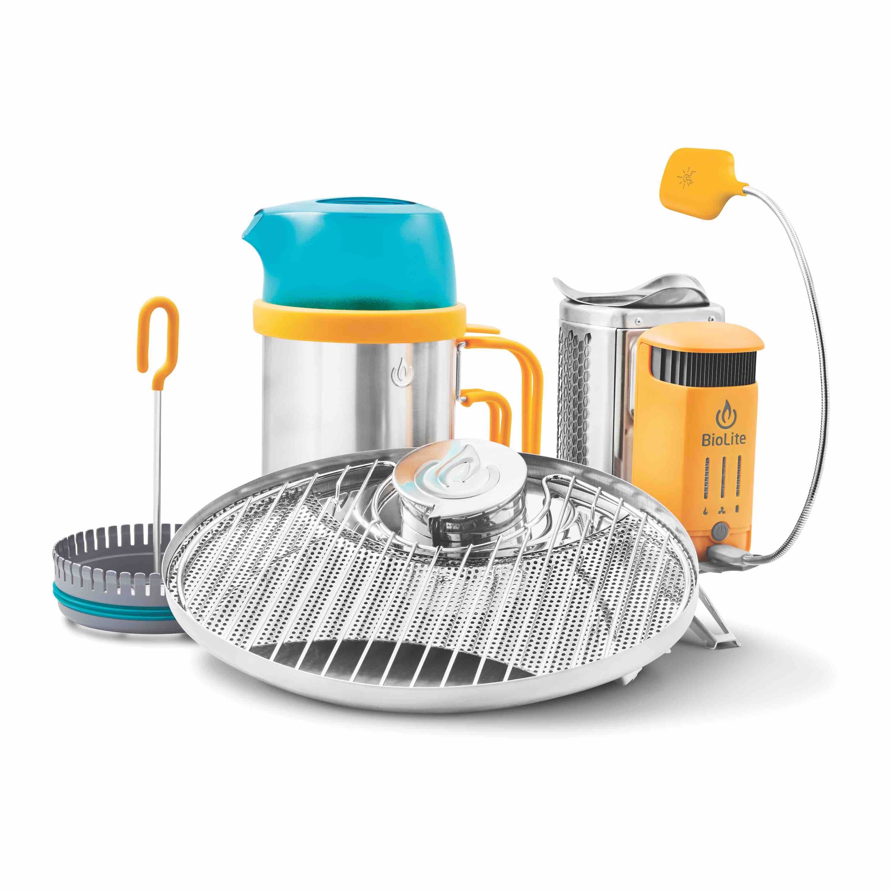 BioLite CampStove Complete Cook Kit - Campingkocher und Ladestation für Smartphones . Aus Holzfeuer Strom erzeugen !