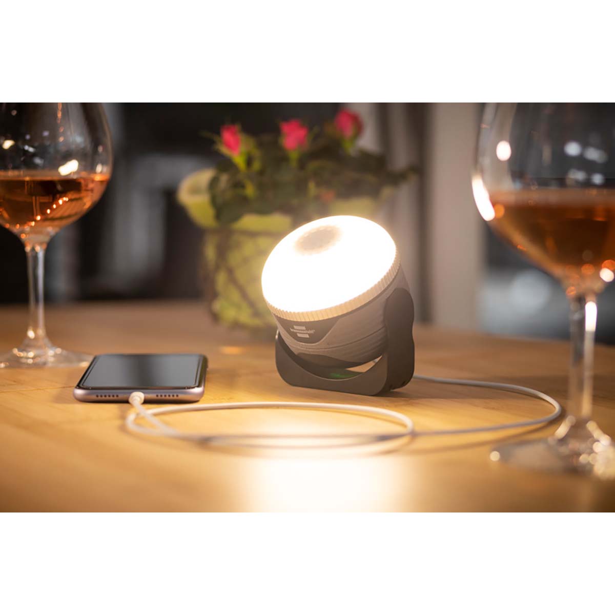 Wiederaufladbare LED-Außenleuchte OLI 310 AB mit Bluetooth®-Lautsprecher (Campinglampe mit Magnet und Haken / Wohnwagenlampe für draußen mit Lautsprecher 1x 3W, wiederaufladbar und inkl. USB-Powerbank)