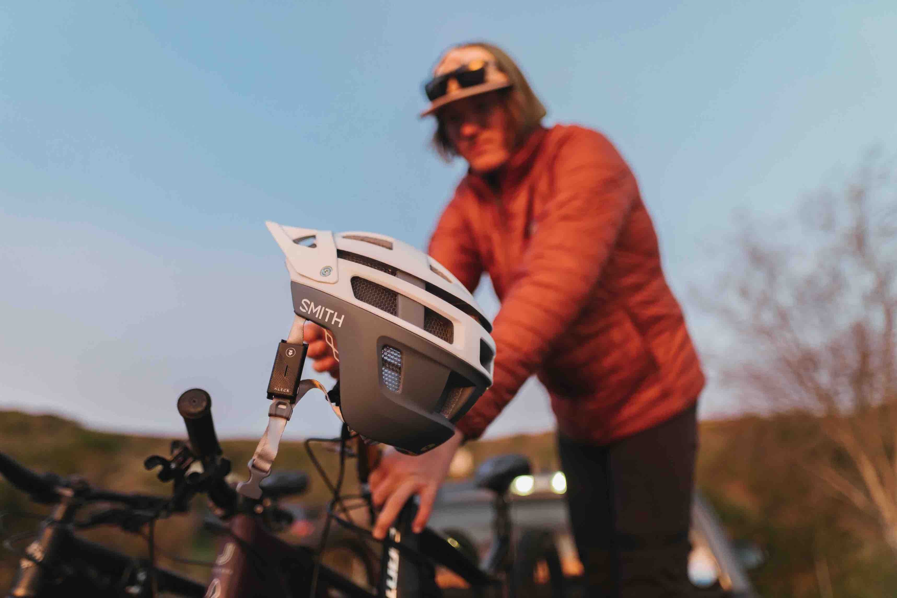 Aleck Punks - Audio- und Kommunikations-Headset mit Push-To-Talk Technologie für Fahrradhelme von Aleck