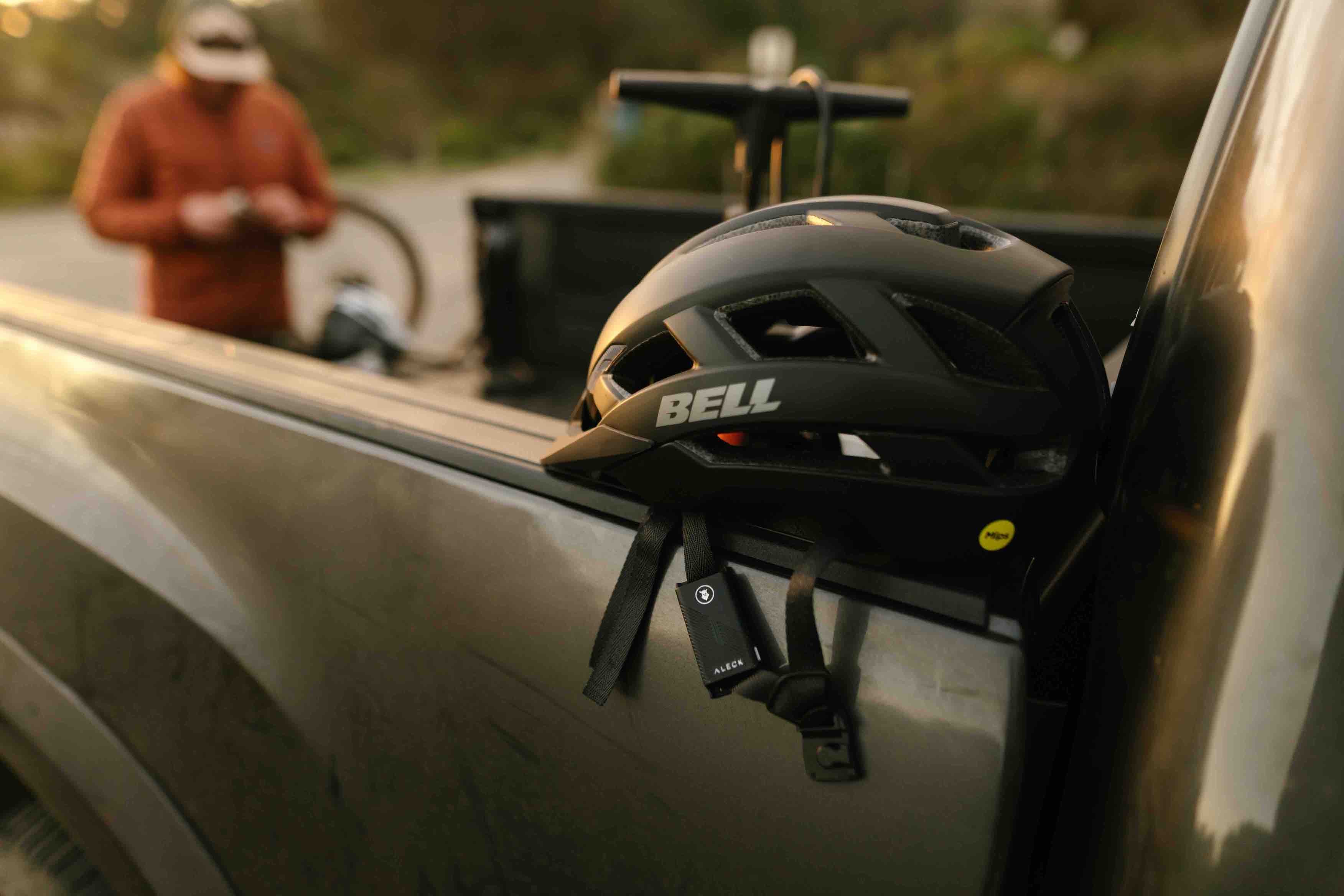 Aleck Punks - Audio- und Kommunikations-Headset mit Push-To-Talk Technologie für Fahrradhelme von Aleck