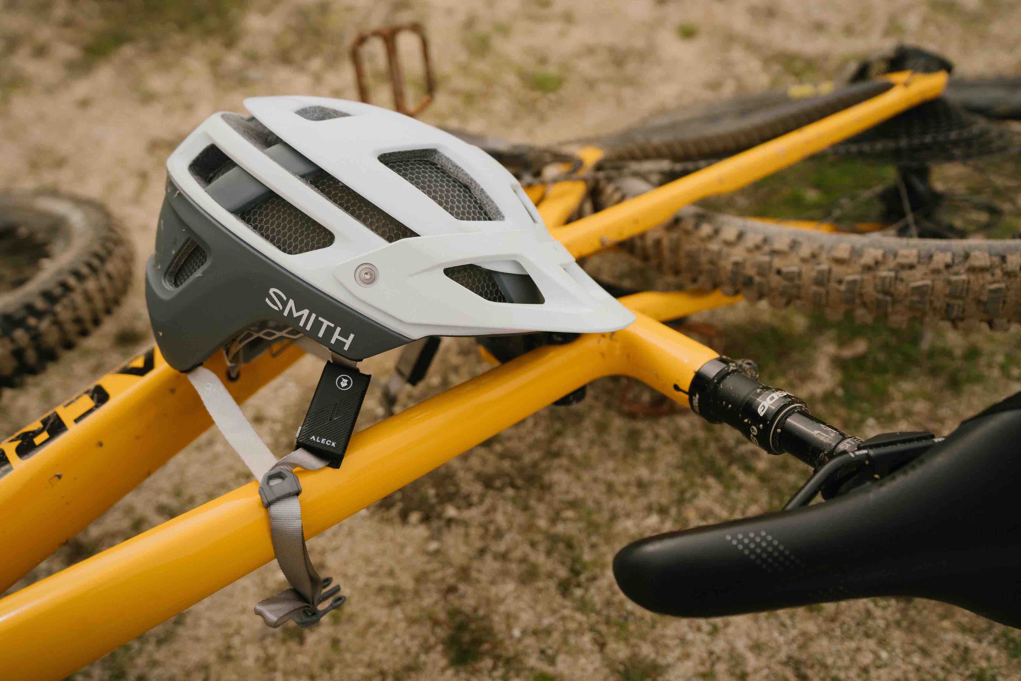 Aleck Punks - Audio- und Kommunikations-Headset mit Push-To-Talk Technologie für Fahrradhelme von Aleck