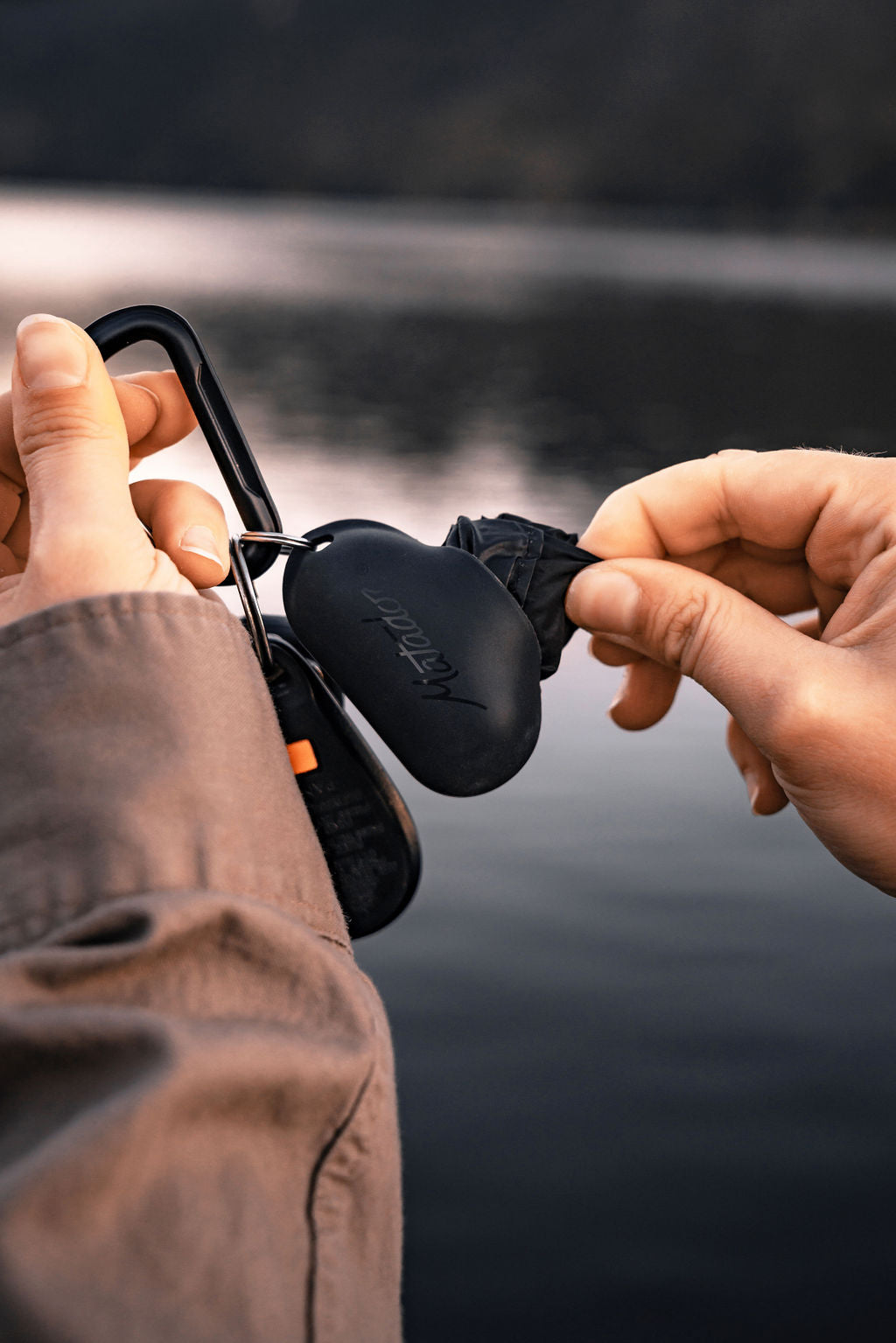 Matador Droplet MATADOR Droplet (Schwarz) - Wasserfester Beutel mit Kordelzug; Kleine Säckchen zum Befüllen & Stoffsack; Ideal für Fitnessstudio, Wäscherei, Strand, Schmuck; Turnbeutel für Männer und Frauen