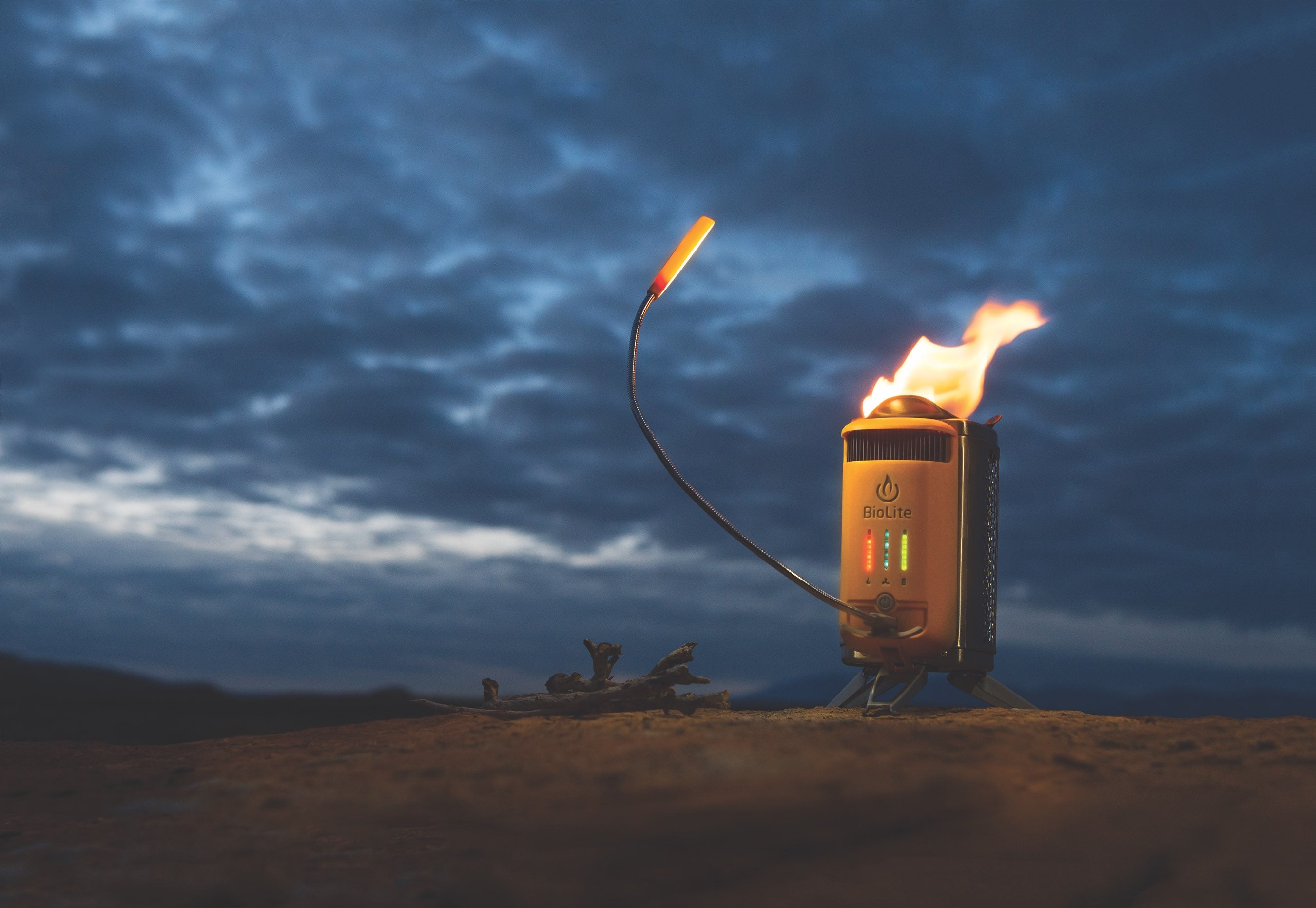 BioLite CampStove Complete Cook Kit - Campingkocher und Ladestation für Smartphones . Aus Holzfeuer Strom erzeugen !