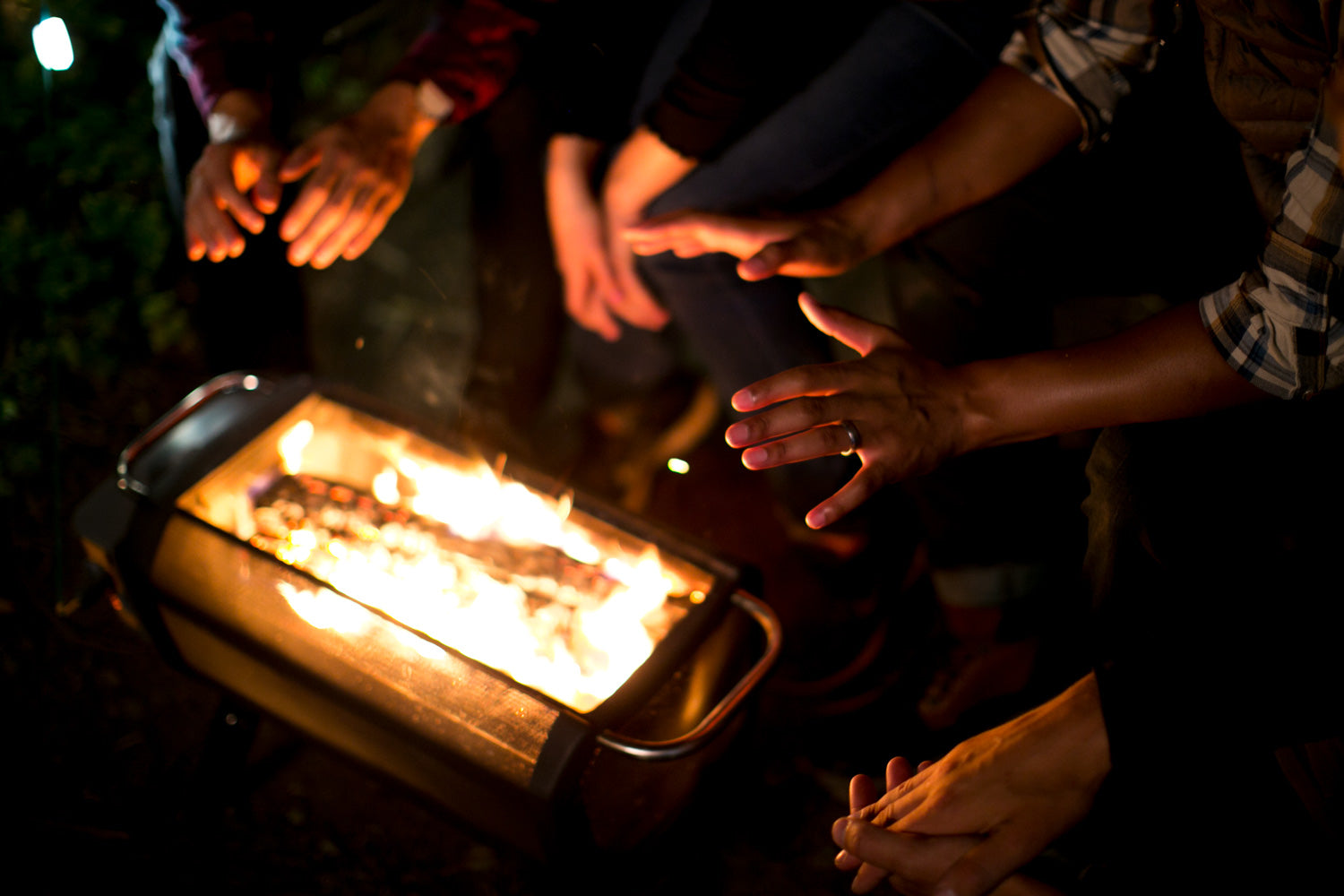 Der ultimative High Tech Grill für Dein Event mit Smartphone / Tablet Ladefunktion ! Der Firepit + FirePit+ Feuerstelle, Grill und Powerbank in einem