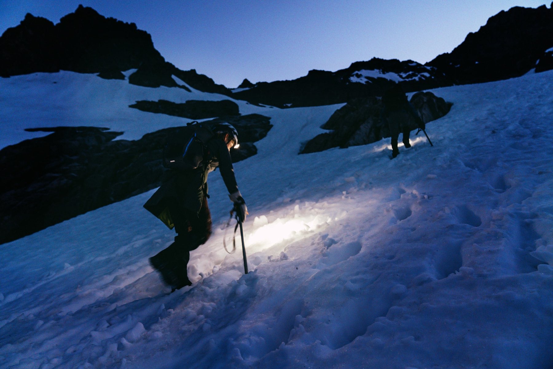 High-Performance Stirnlampe mit 750 Lumen, Li-Ion Akku und nur 150 g Gewicht von BioLite