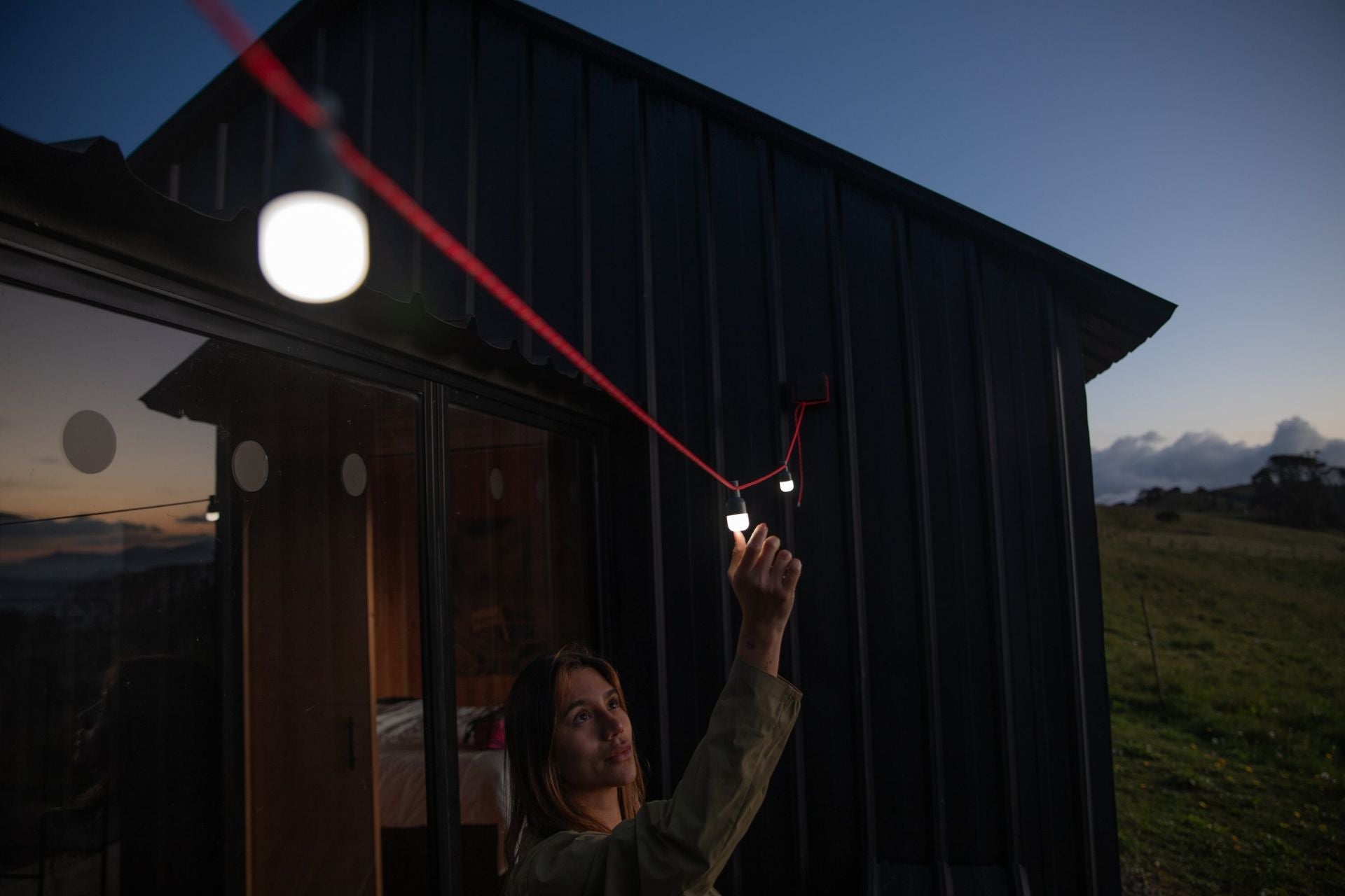 BioLite Site Lights Set mit 6 Hängeleuchten und Solar-Ladecase von BioLite