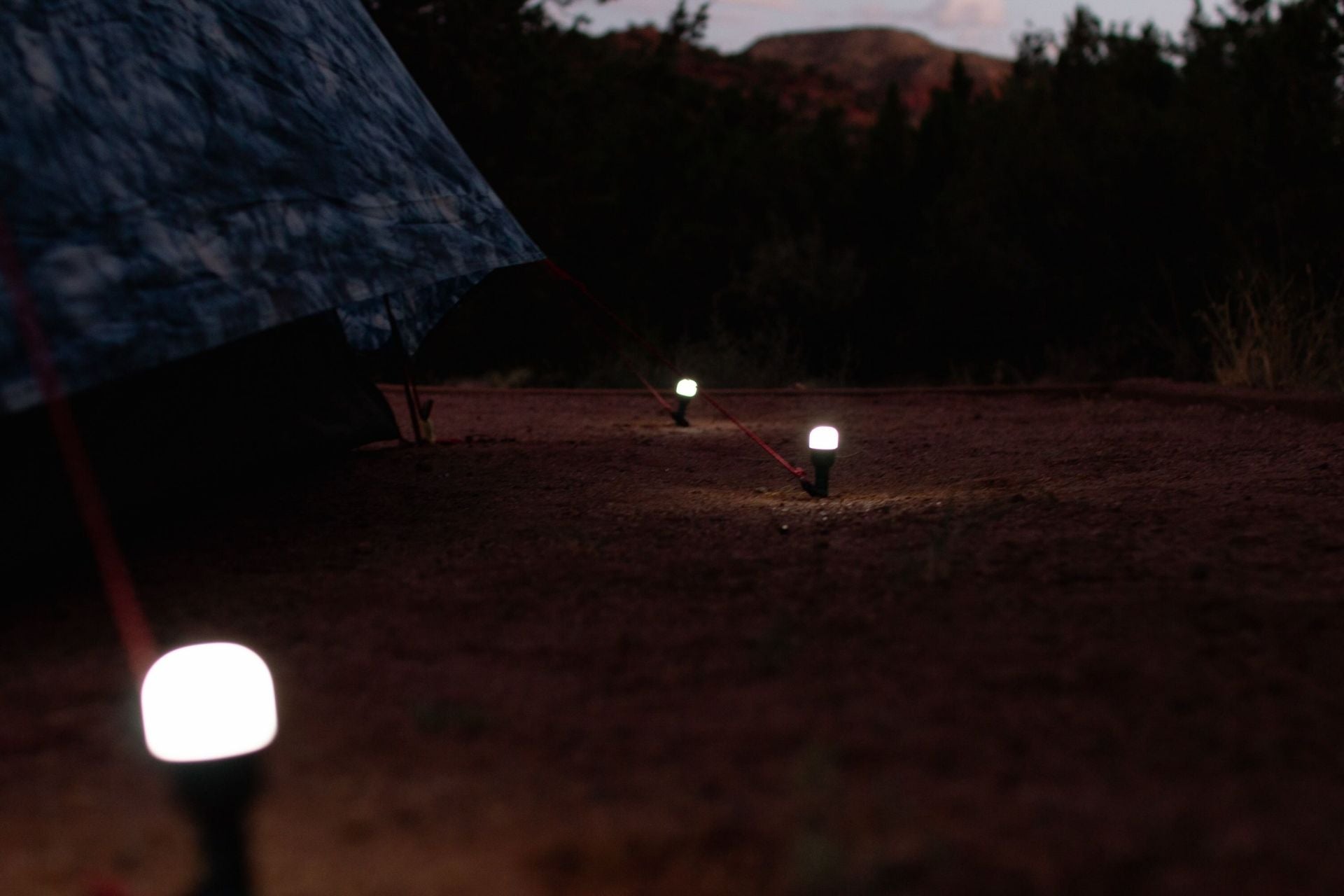 BioLite Site Lights Set mit 6 Hängeleuchten und Solar-Ladecase von BioLite