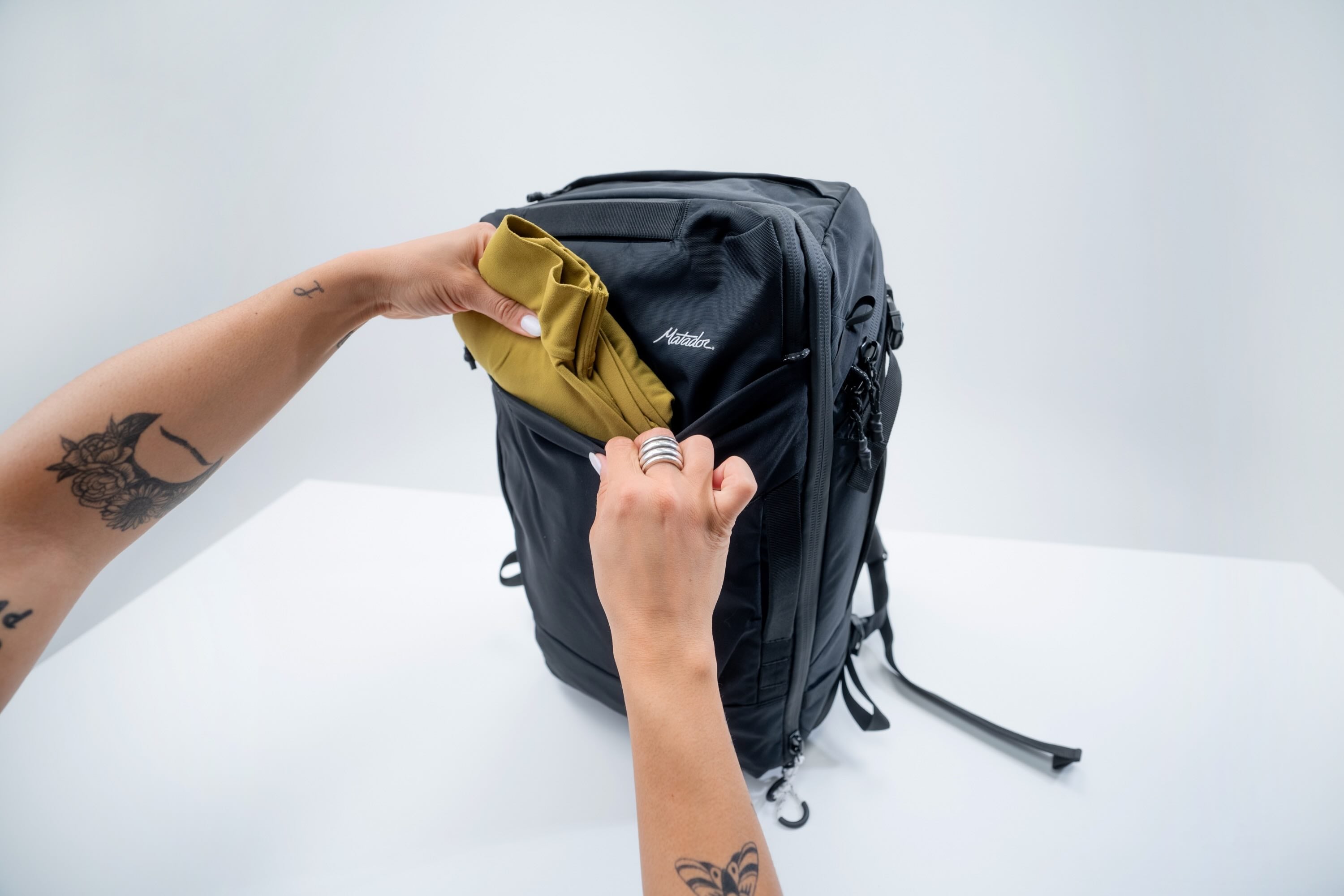 Matador GlobeRider35 Travel Backpack (black) - Handgepäckkonformer Rucksack für Weltreisen (35 liter)