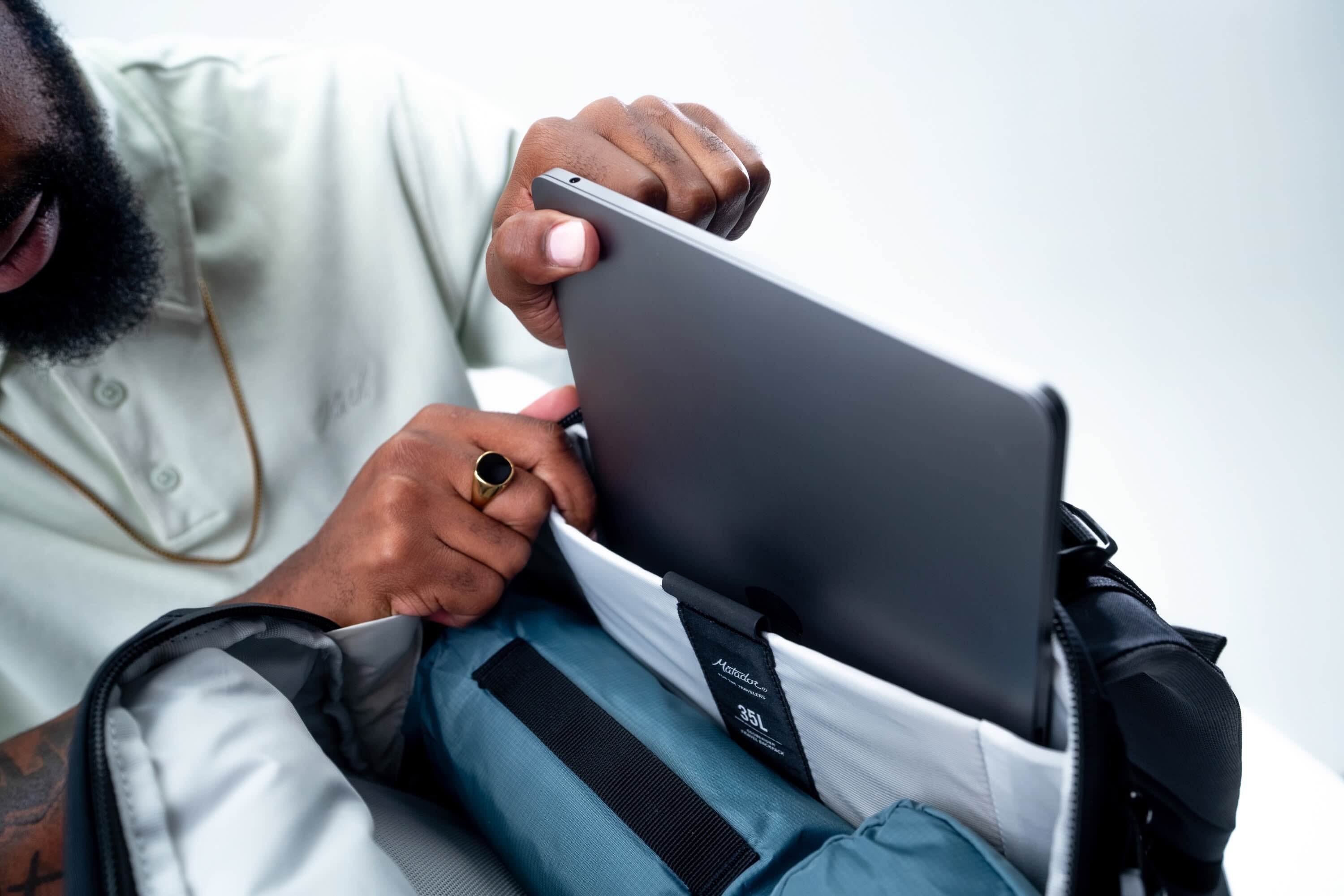 Matador GlobeRider35 Travel Backpack (black) - Handgepäckkonformer Rucksack für Weltreisen (35 liter)