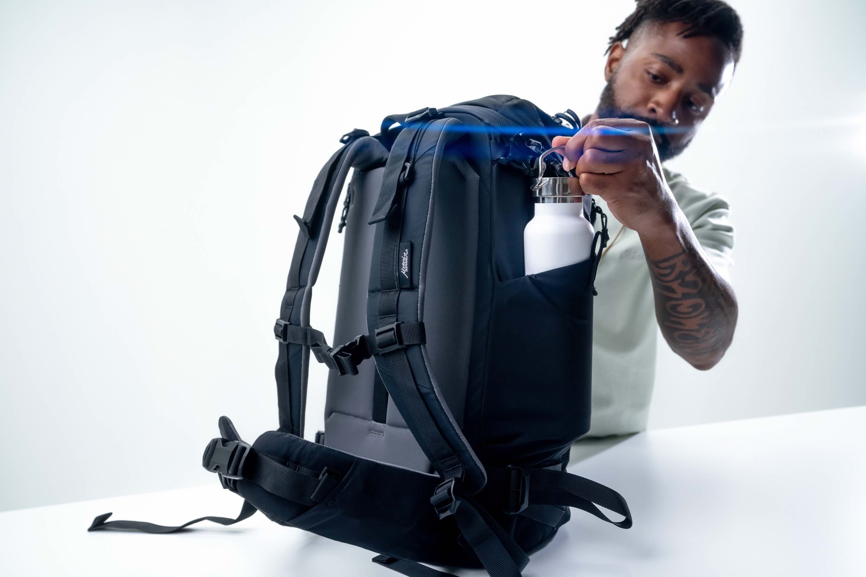 Matador GlobeRider35 Travel Backpack (black) - Handgepäckkonformer Rucksack für Weltreisen (35 liter)