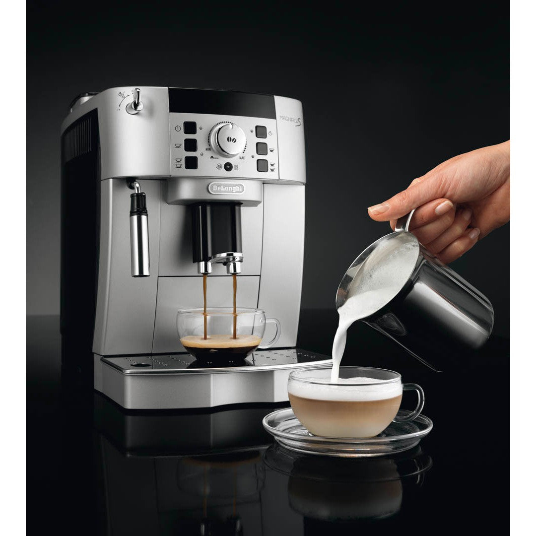 DeLonghi Kaffeemaschine Magnifica S *silber*