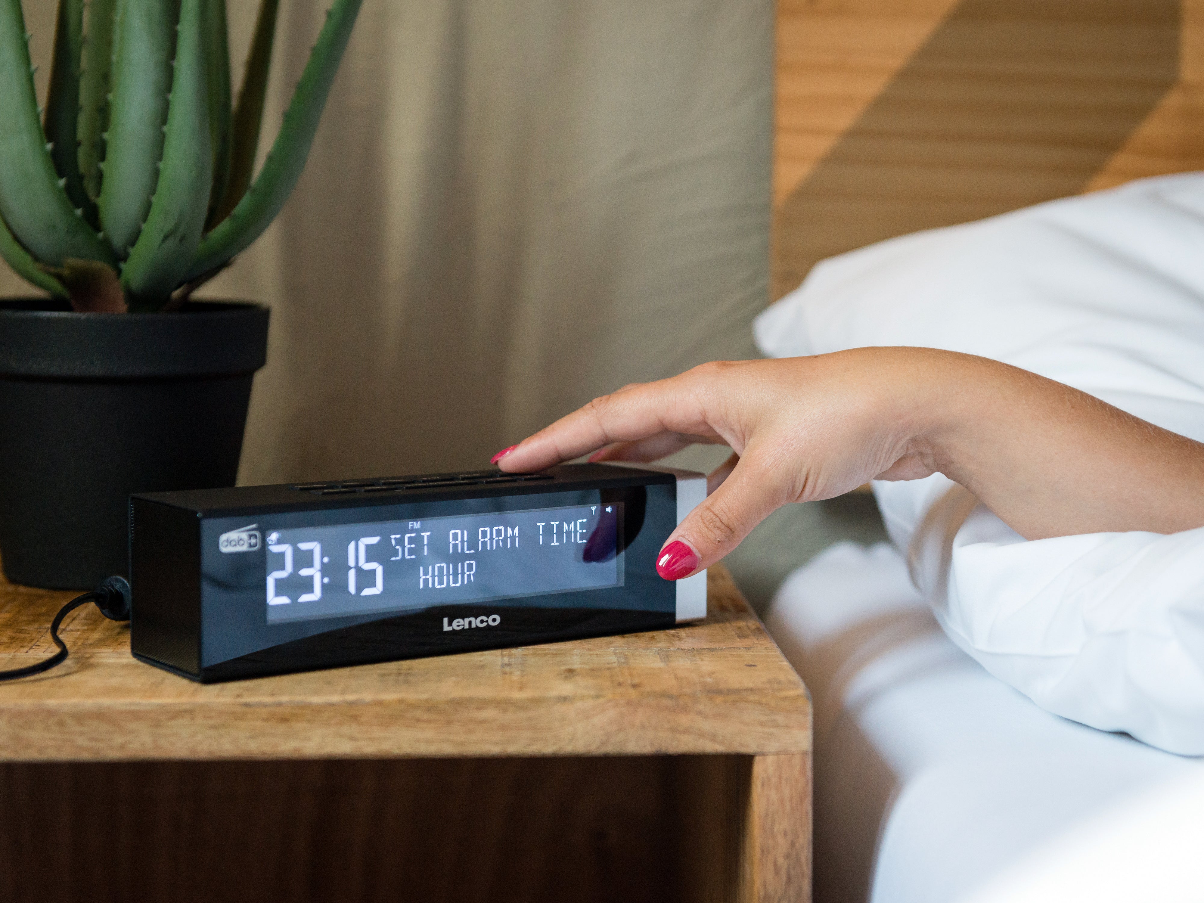DAB+ fm clock radio with usb charging