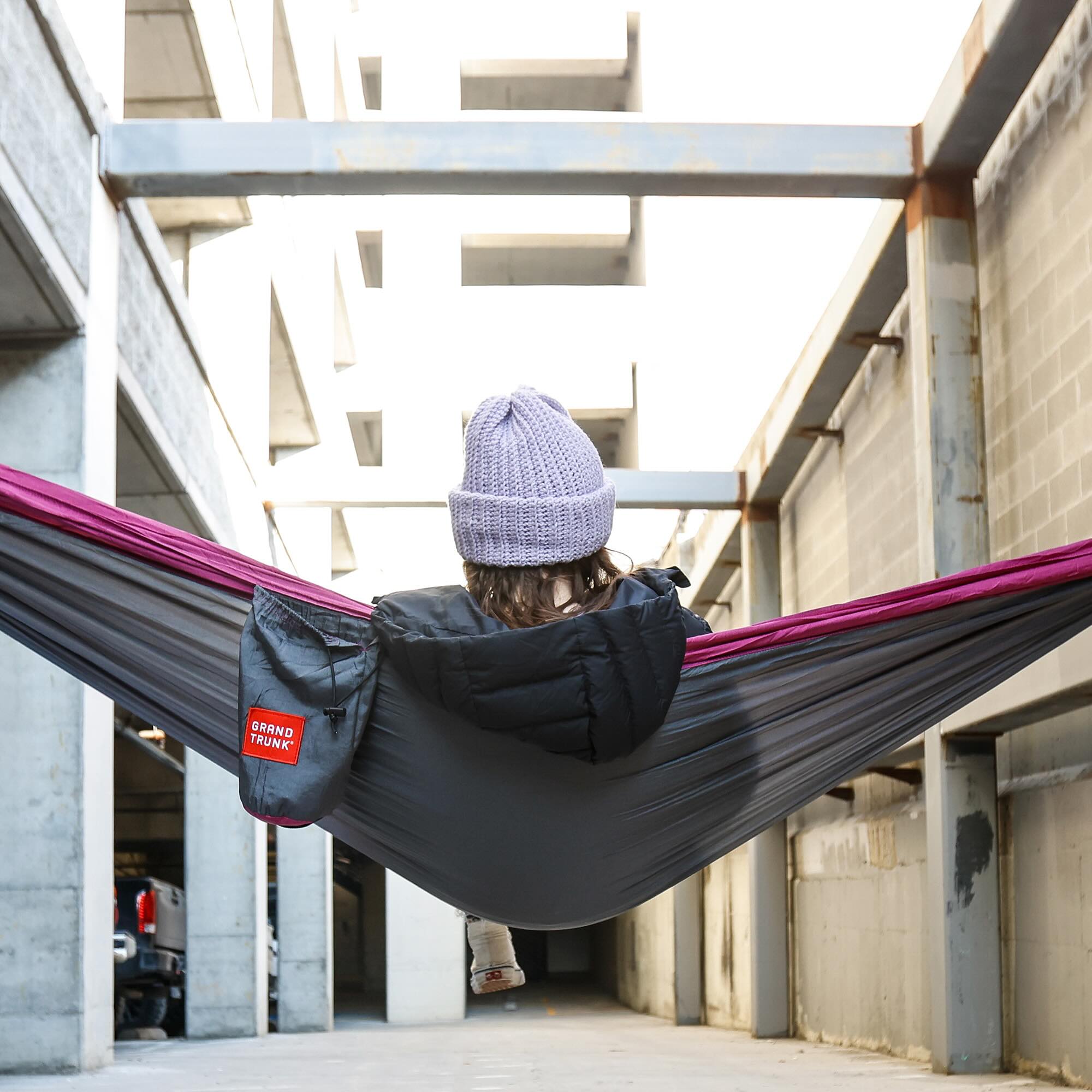 Grand Trunk Double Deluxe Hammock w/Straps (charcoal/magenta)