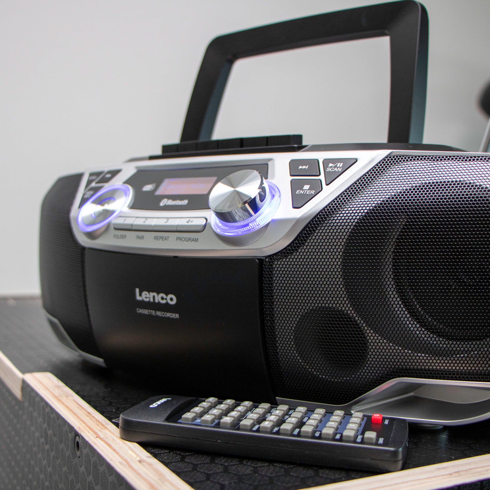 Tragbare Boombox mit DAB+/FM-Radio, Bluetooth®, CD, Kassettenrecorder und USB-Player Silber