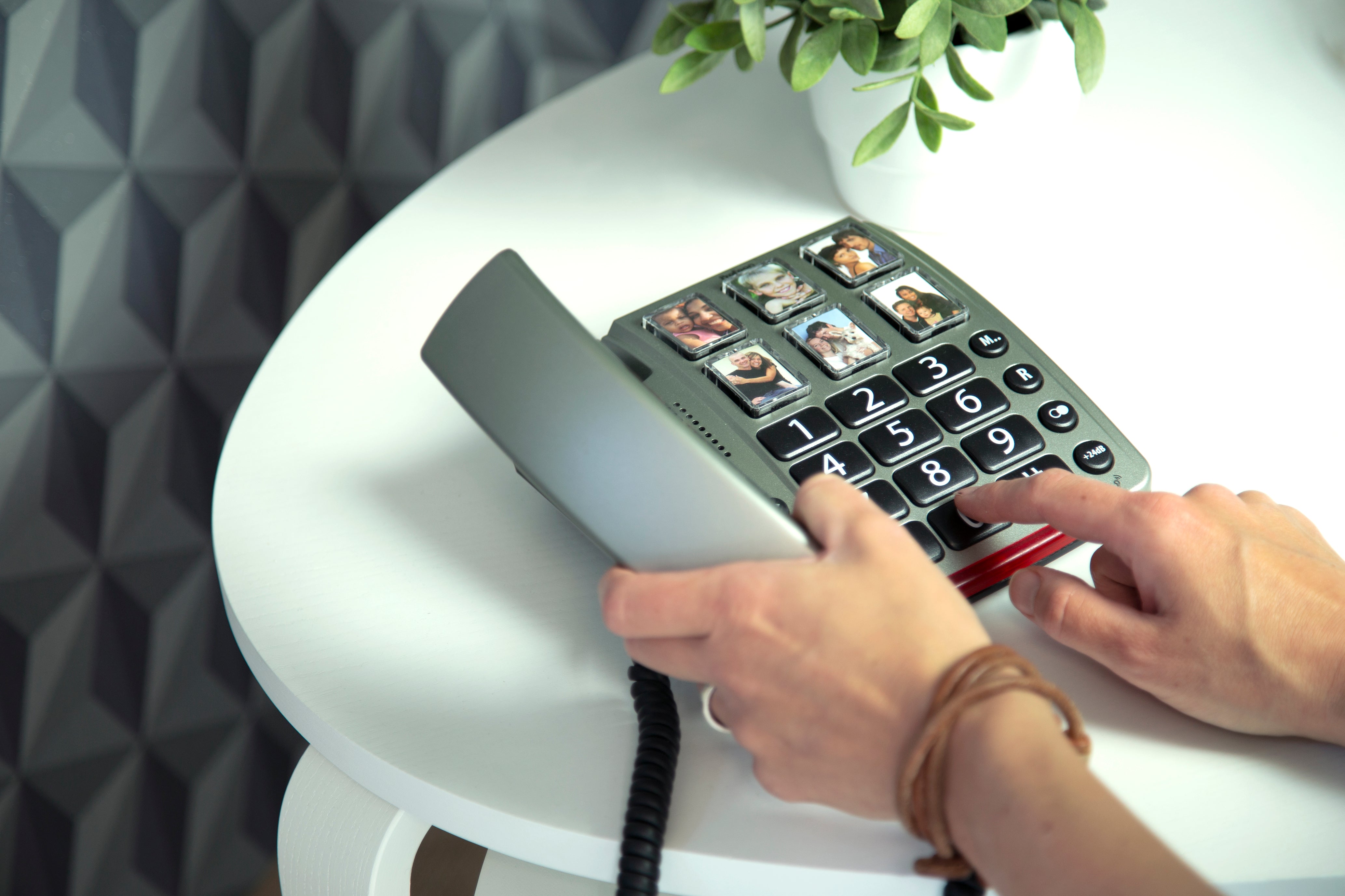 Desk phone with large photo buttons and numbers Black