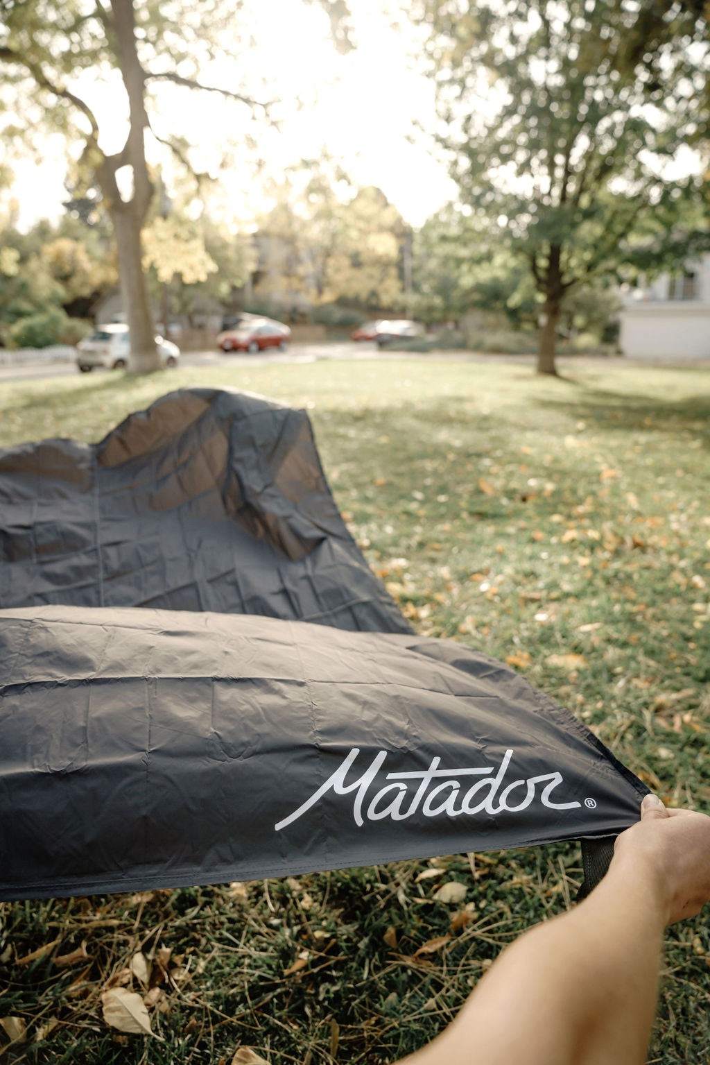 Ultraleichte und wasserabweisende Outdoor-Decke mit Befestigungshaken (160 x 110 cm) von Matador Pocket Blanket 4.0 (black)