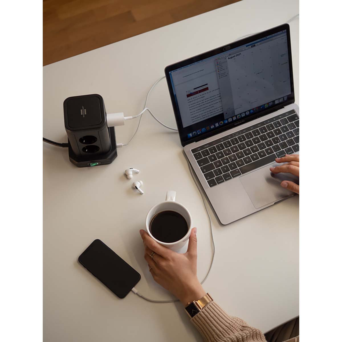 Steckdosenturm 8-fach in 45°-Anordnung (4x USB, mit 2 Kabel, zweipoliger Schalter) TYPE F