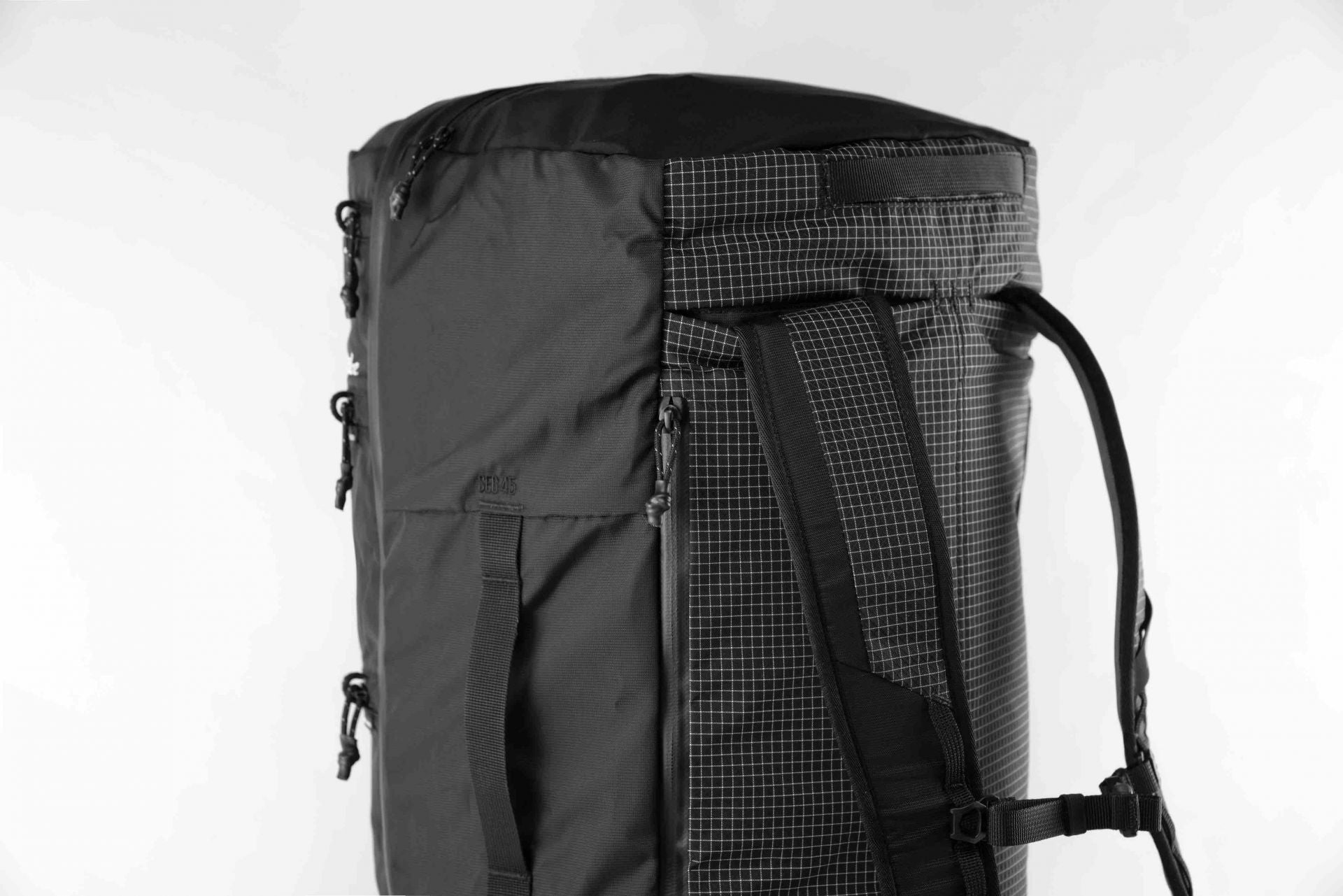 Matador SEG45 Travel Pack- robuster Rucksck mit segmentierten Taschen wie Würfel